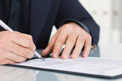 What an HOA Board Should Consider Before Signing a Management Contract